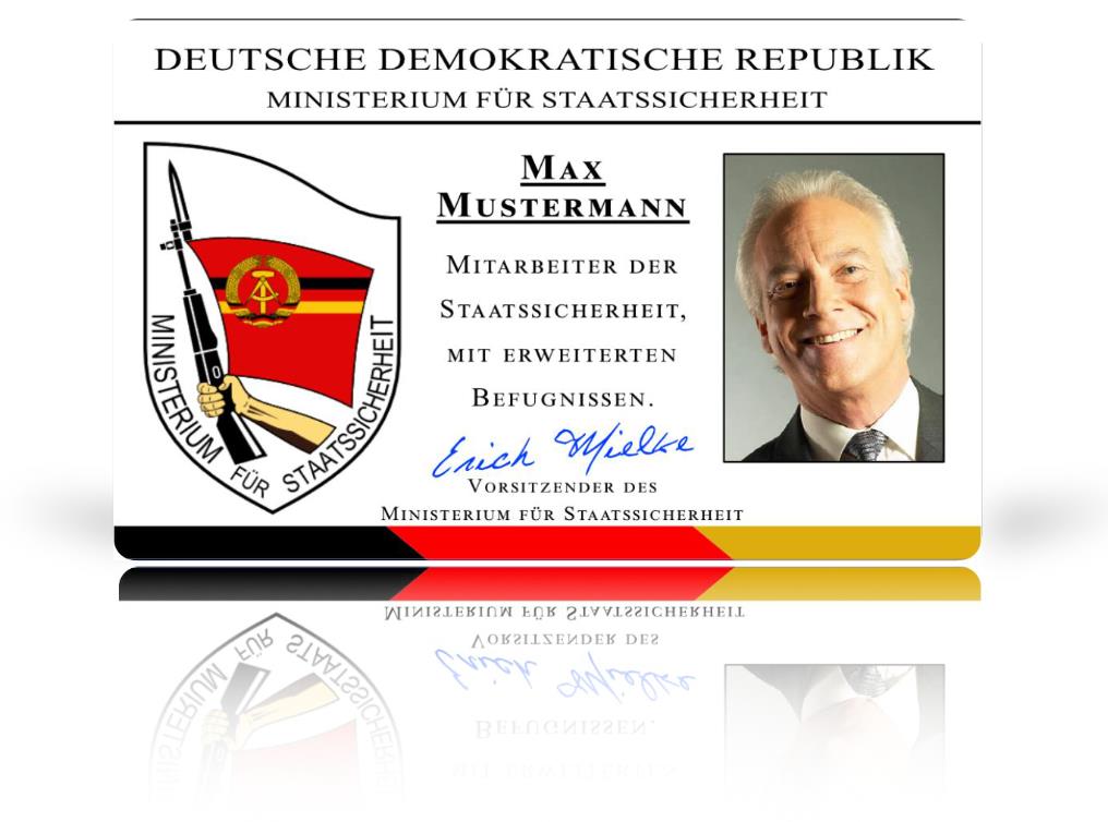 Ausweis der Staatssicherheit der DDR als hochwertige Plastikkarte